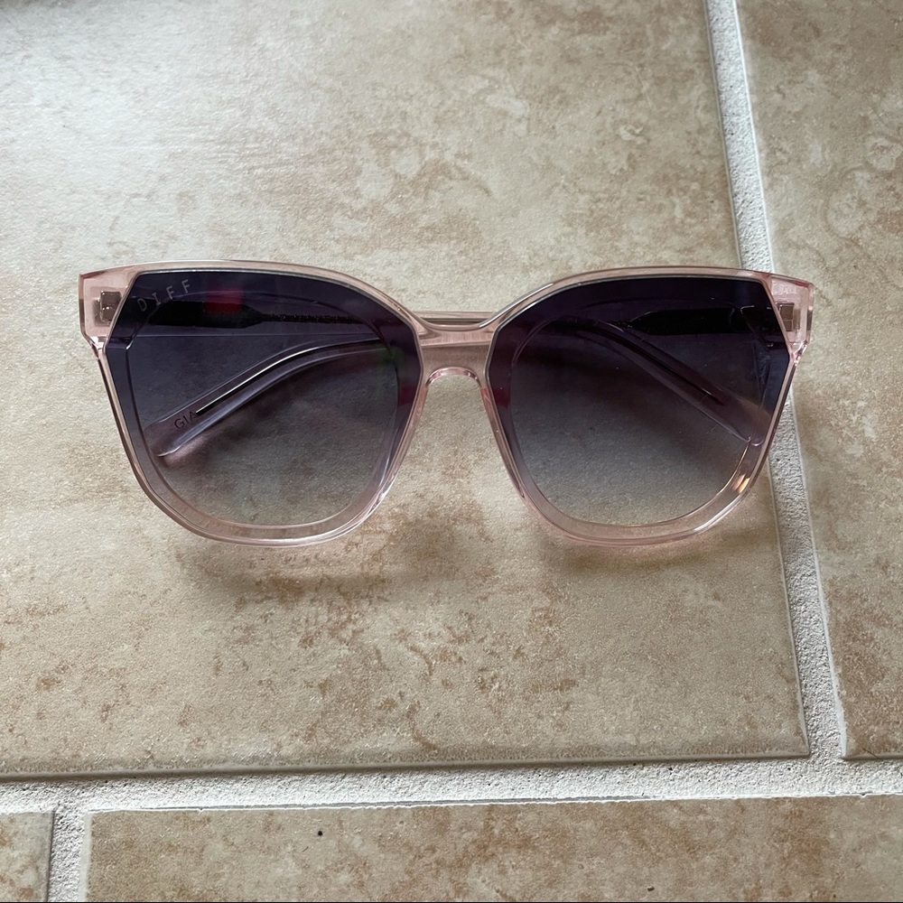 DIFF x Laura Lee sunglasses BNWT Gia
